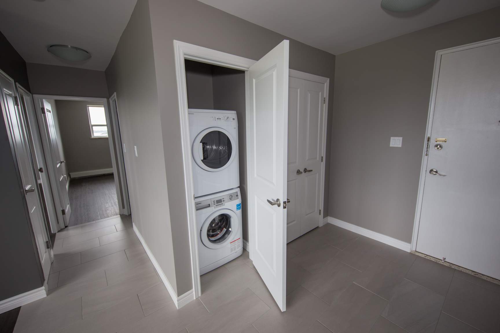 1 Bed Deluxe - In-Suite Laundry