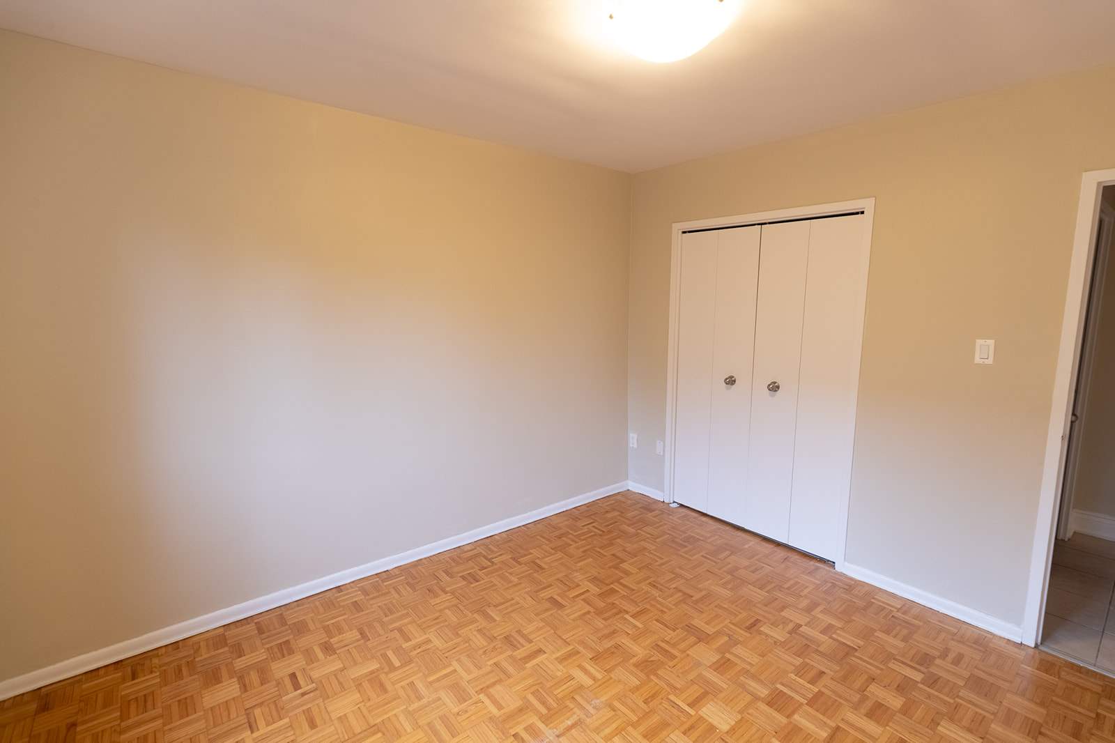 45 Paisley Blvd West, Apartment Rentals Mississauga Panoramic Properties Inc.