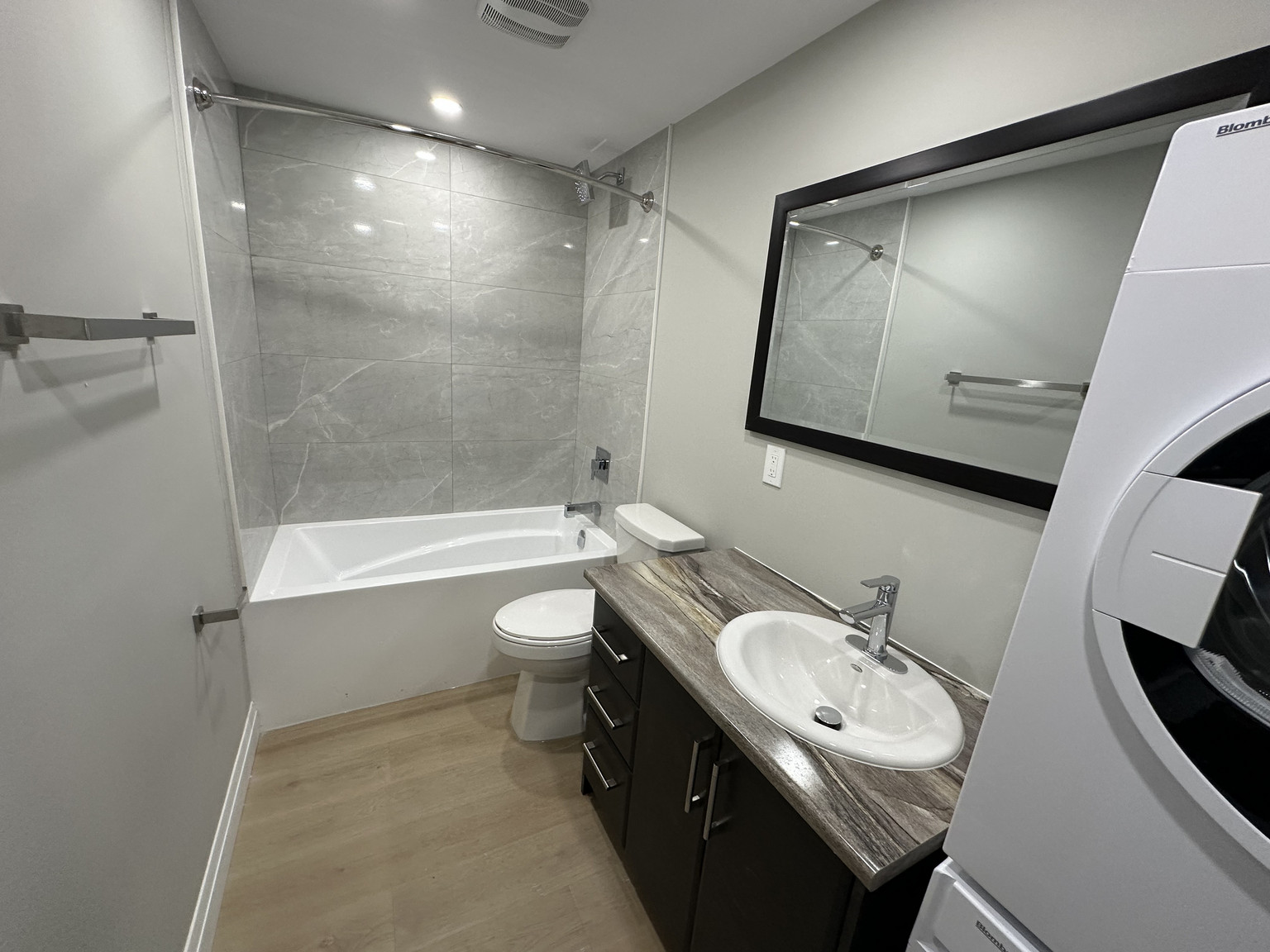Deluxe Renovated Bathroom