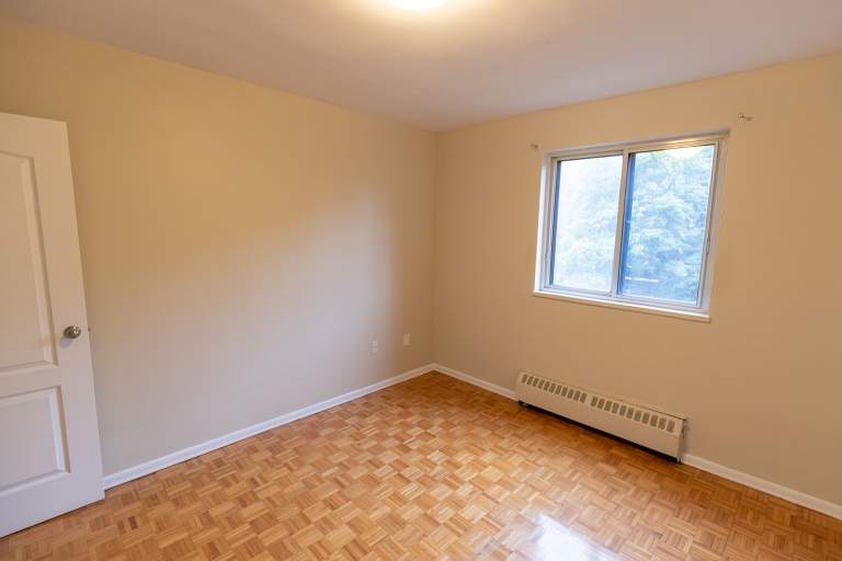 45 Paisley Blvd W, Apartment Rentals Mississauga