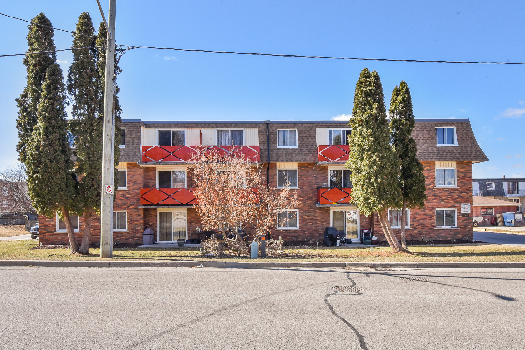 1554 Queenston Road Park Property Management