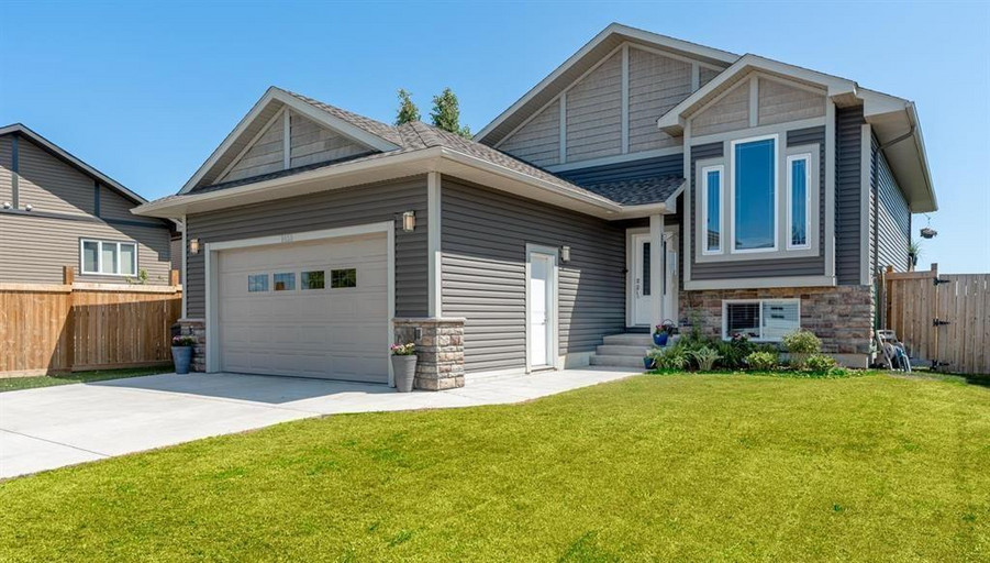 1455 Wildrye Cres. Executive Rental Property