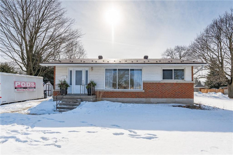 222 Stevenson St N Upper