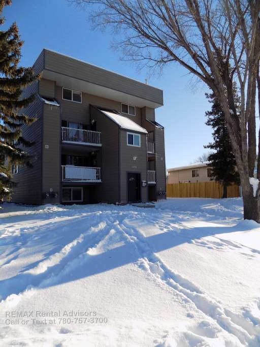 #102 1396 Knottwood Road East Northwest