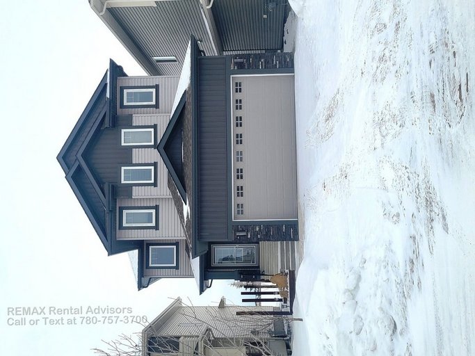 UPPER 32 Sandalwood Place