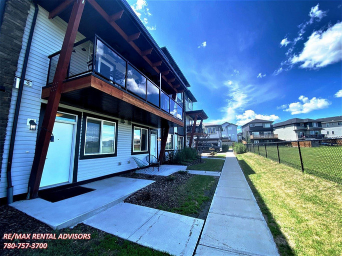 #72 446 Allard Boulevard Southwest