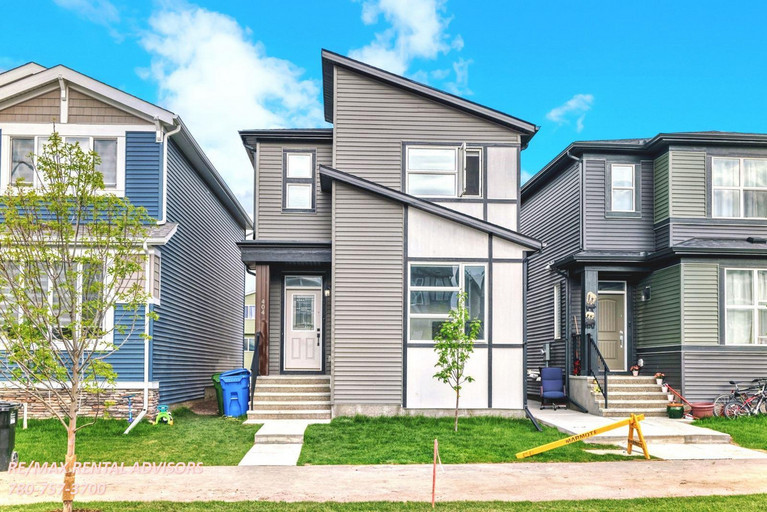 UPPER 404 Lucas Boulevard Northwest