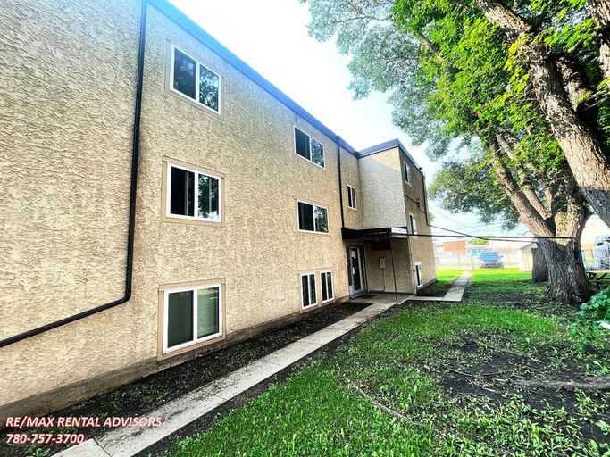  #12 15916 109 Avenue Northwest