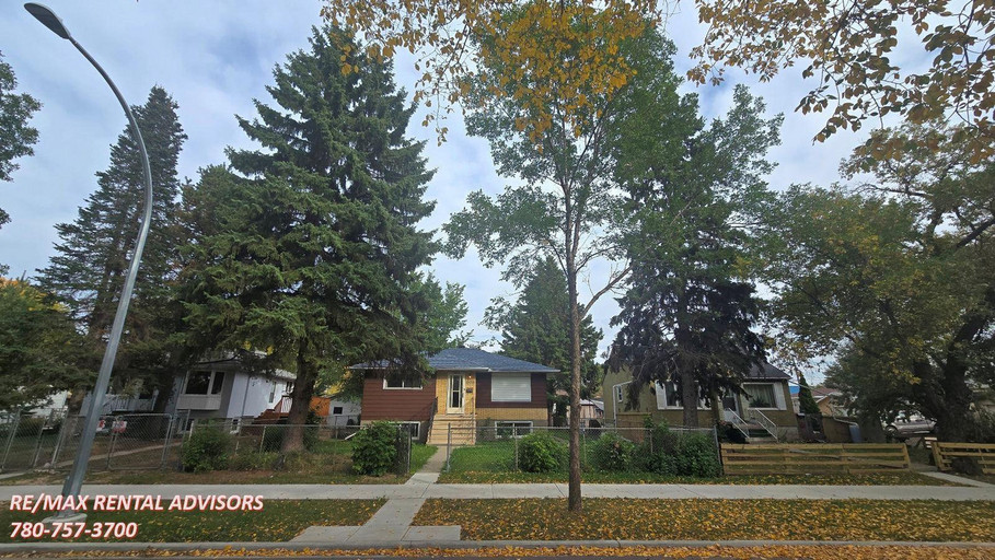  UPPER 12715 126 Street Northwest