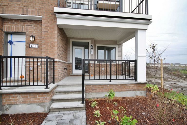 294 Zenith Private, Barrhaven - Move-in Ready!