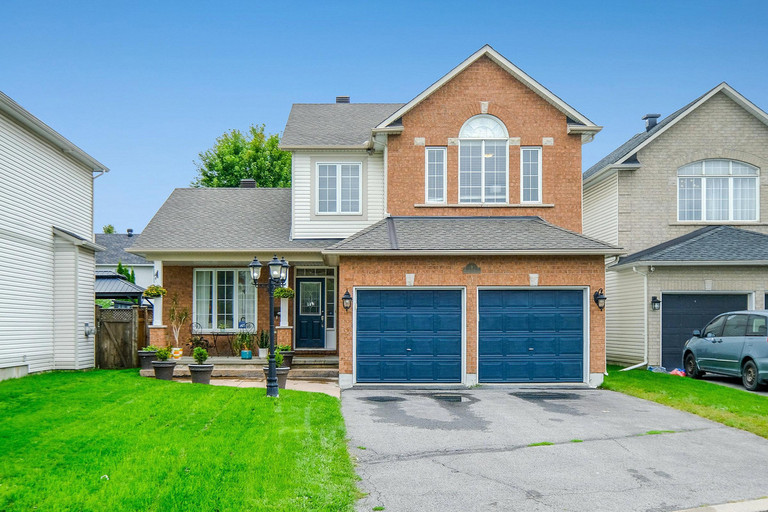 9 Oak Grove Street, Nepean FURNISHED ROOM - Move-In Ready!