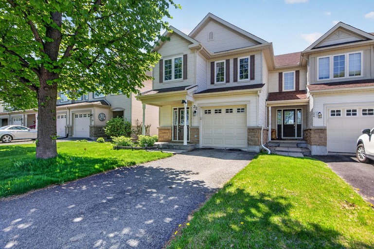 32 Riverstone Drive, Barrhaven- Move-In Ready!