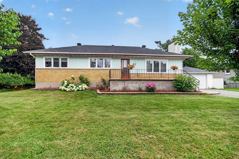 53 Fieldrow Street, Nepean | Move-In Ready!