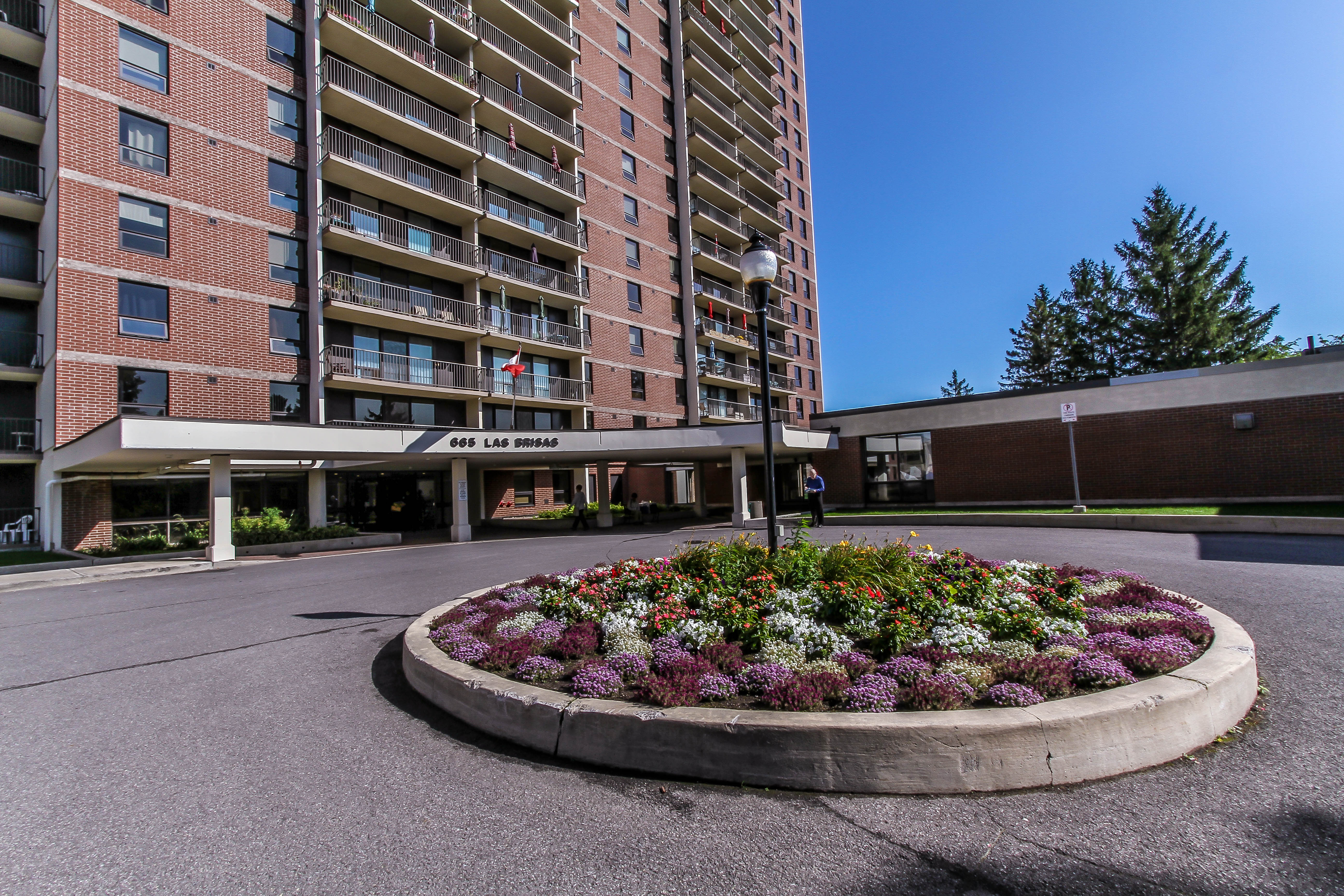 665 BATHGATE DR 1202 WITH POOL Rent In Ottawa Property Management