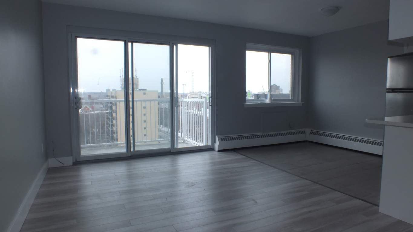 Royal Court Apartments Saickley