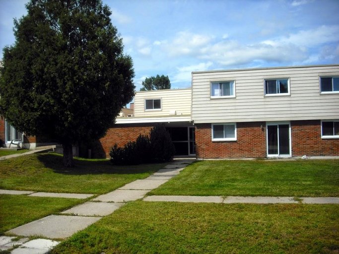 Birchwood Village Townhomes SIREG Management Inc.