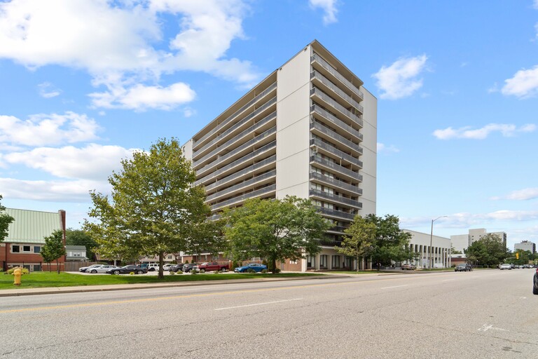 Regency Colonade Apartments