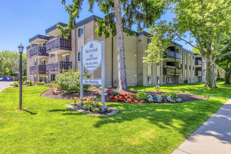 Lakeside Gardens Apartments