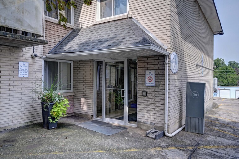Hillcrest Apartments