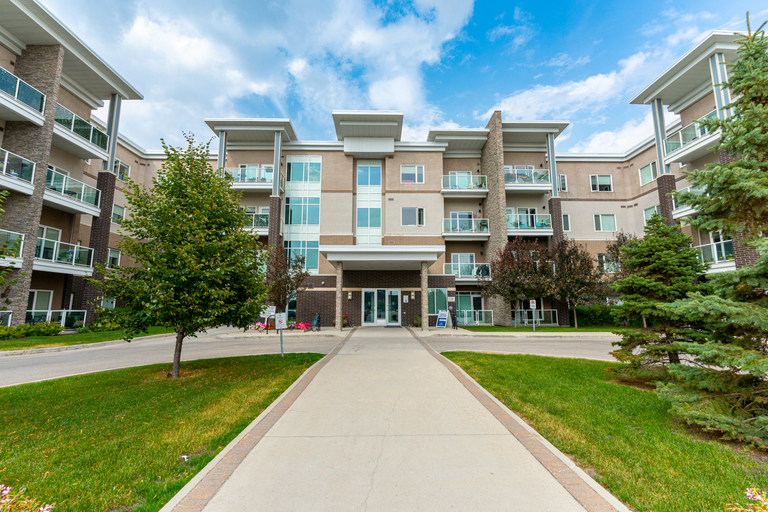 Lady Joyce Apartments