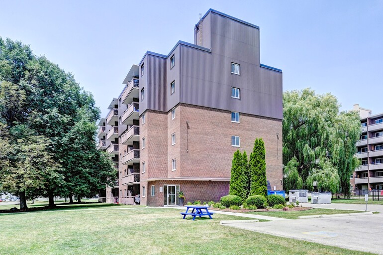 26 Willow Road Apartments