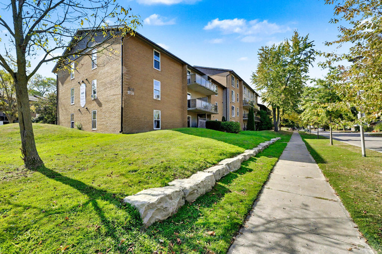Park Place on Village Green Apartments