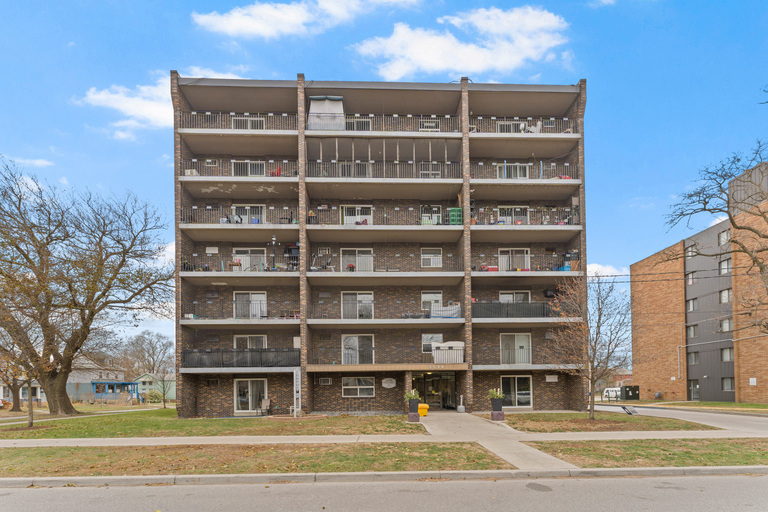 Sun Ray Manor Apartments