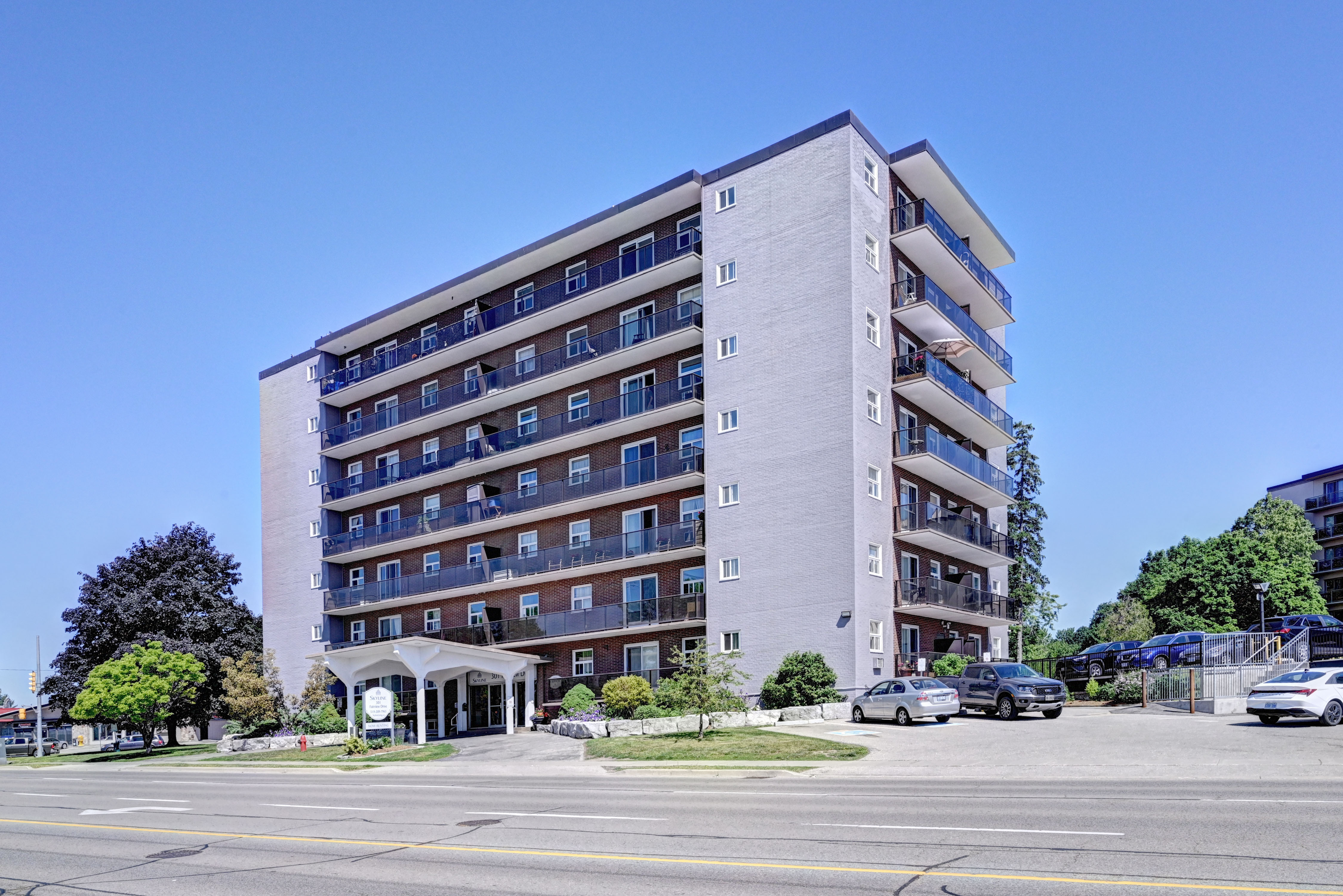 301 Fairview Drive, Brantford, ON N3R 2X4 — photo 1