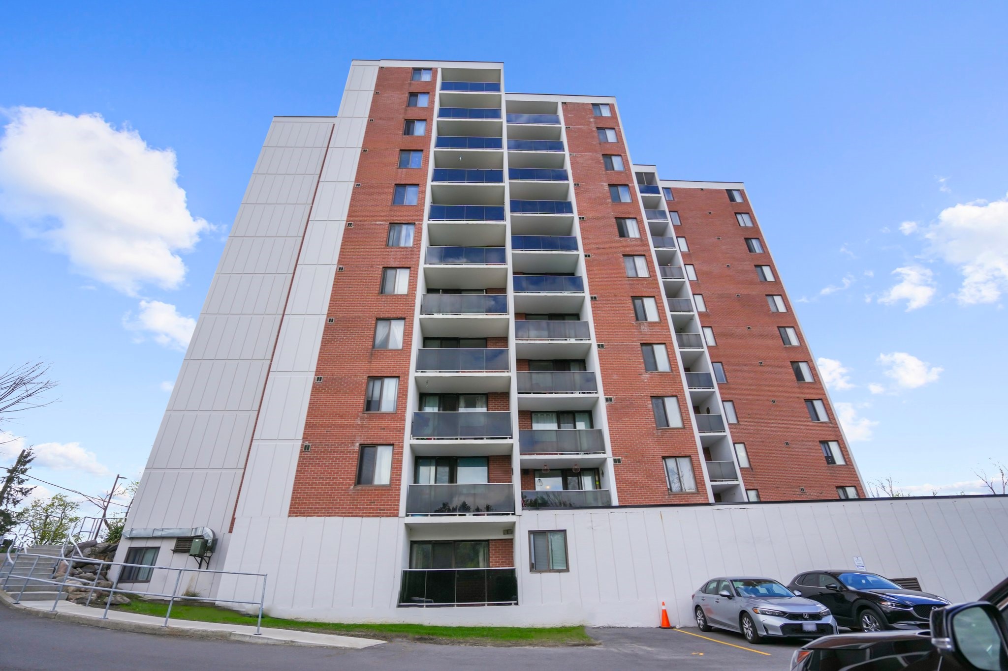 909 Clonsilla Avenue, Peterborough, ON K9J 8B2 — photo 2