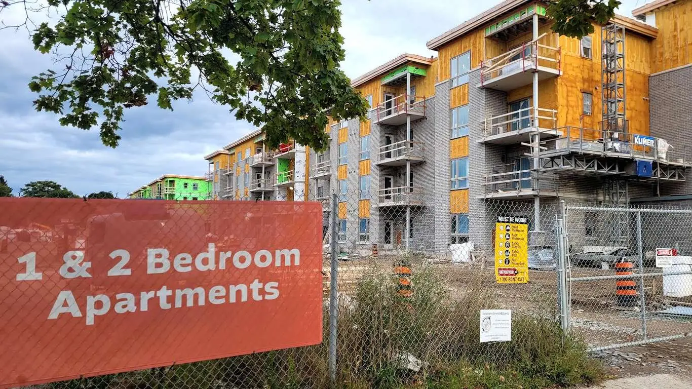 Aura Apartments at Mitton Street and George Street. Blackburn Media photo by Stephanie Chaves.