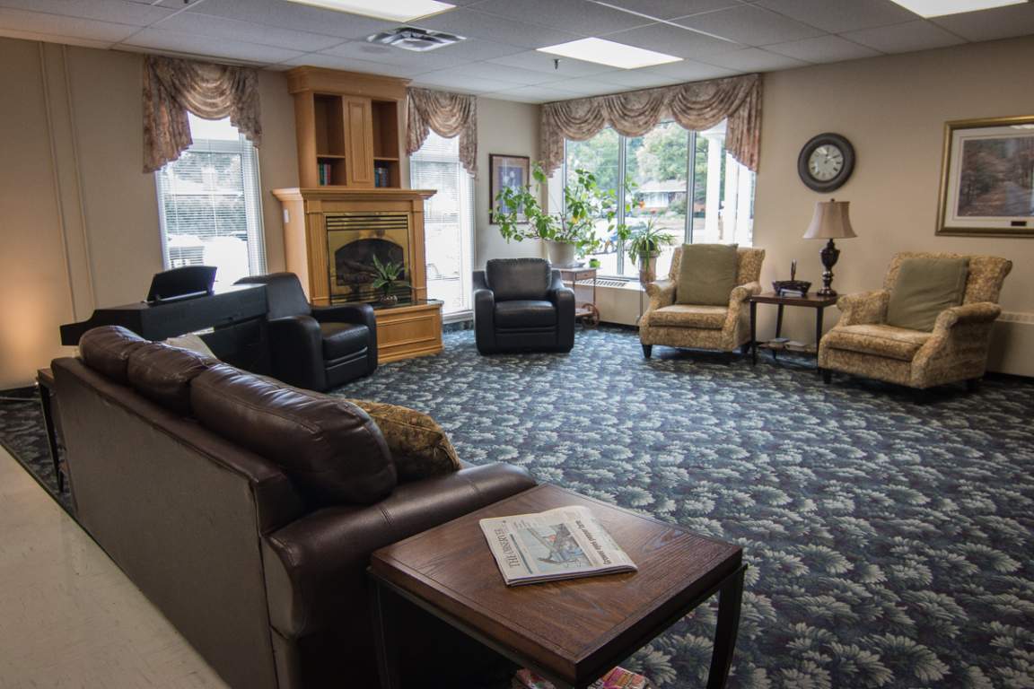 Twin Lakes Village Srgroup S&R Seniors Living