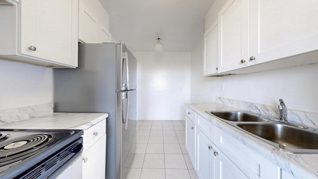 601 Finch Avenue West - Buckingham House