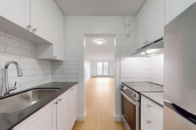 498 Queens Avenue