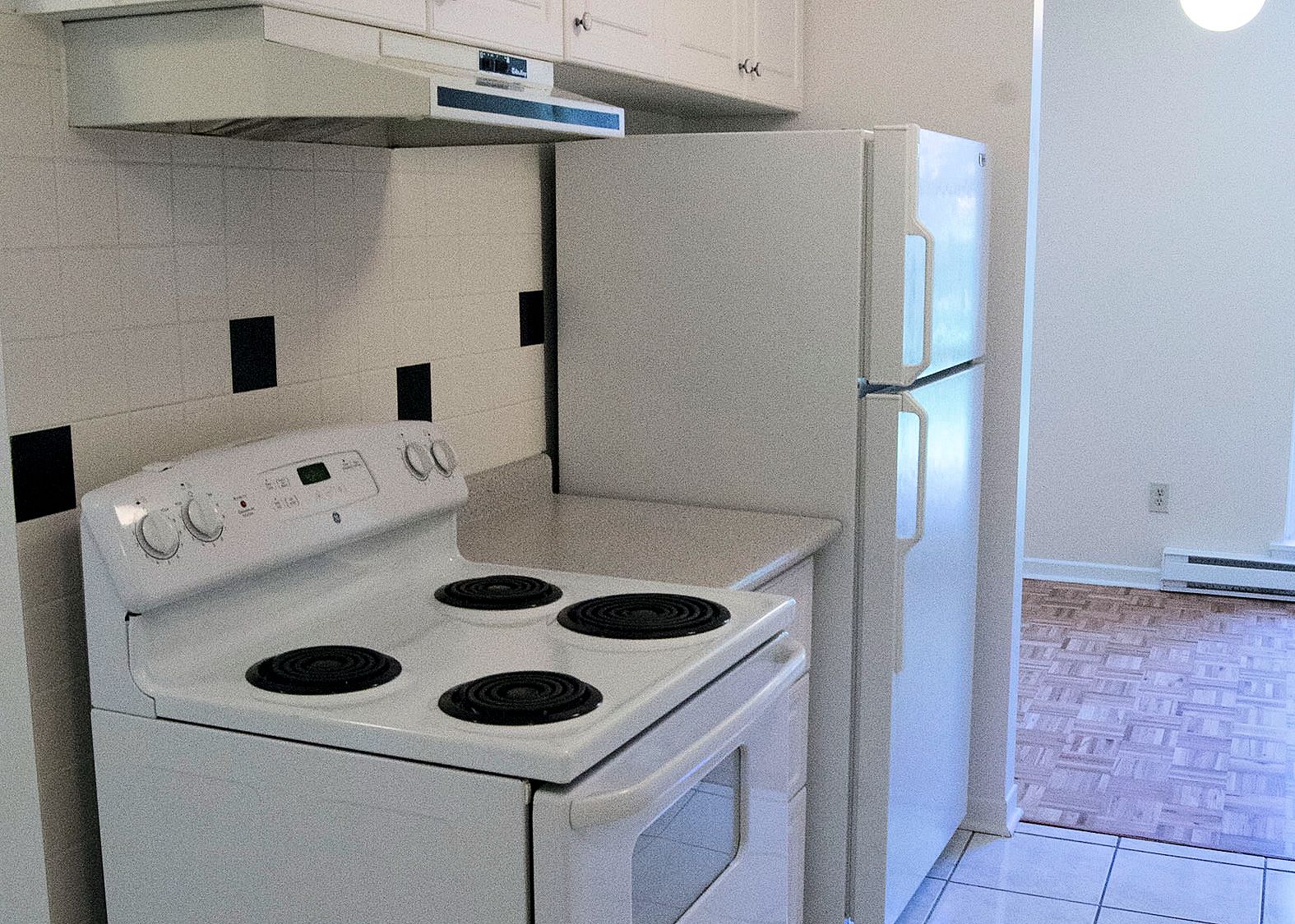 2020-2077 Barsuda Drive, 2025 Ambridge Court, Mississauga, ON L5J 1S4 — photo 3