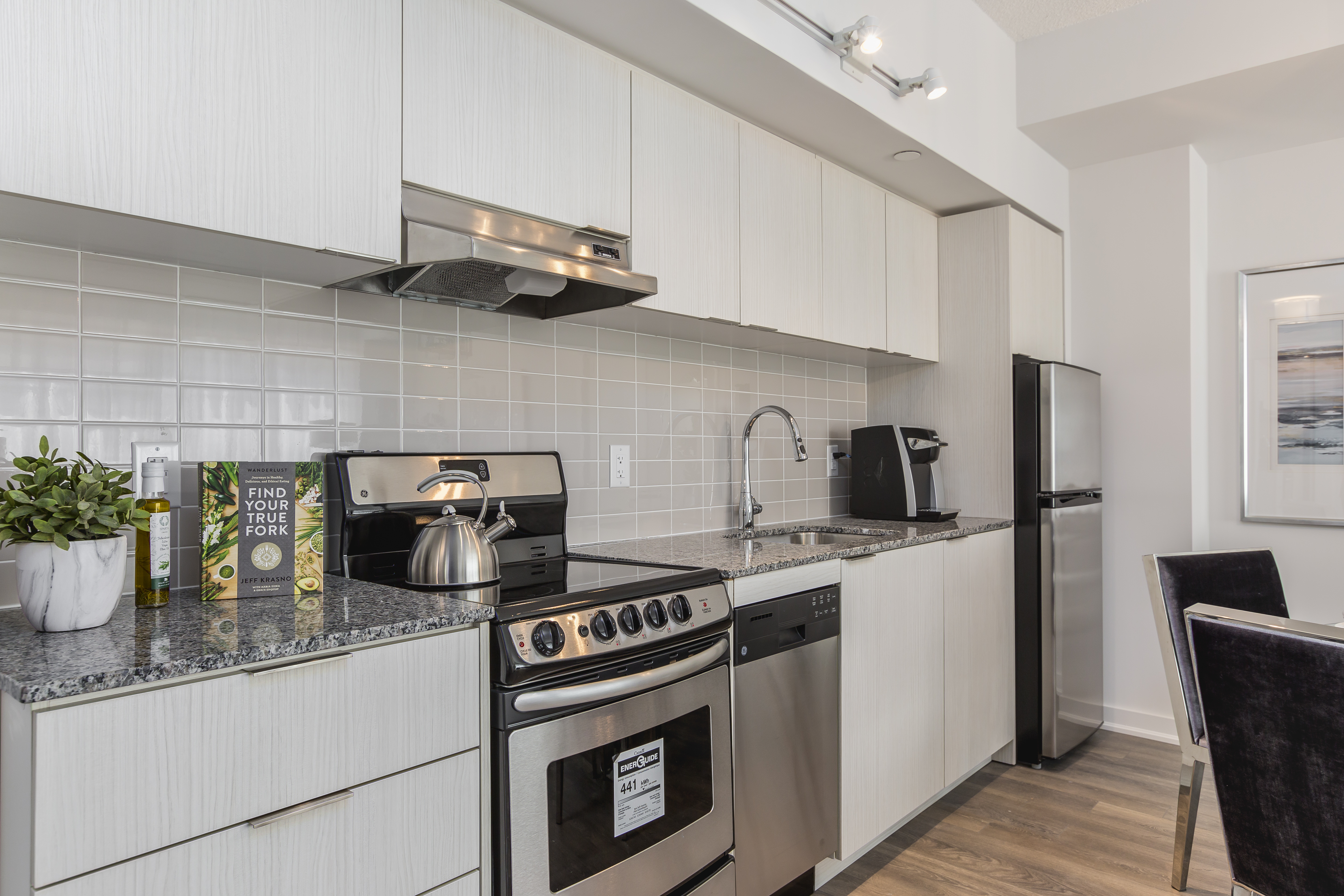 31 Phipps Street, Toronto, ON M4Y 0E5 — photo 1