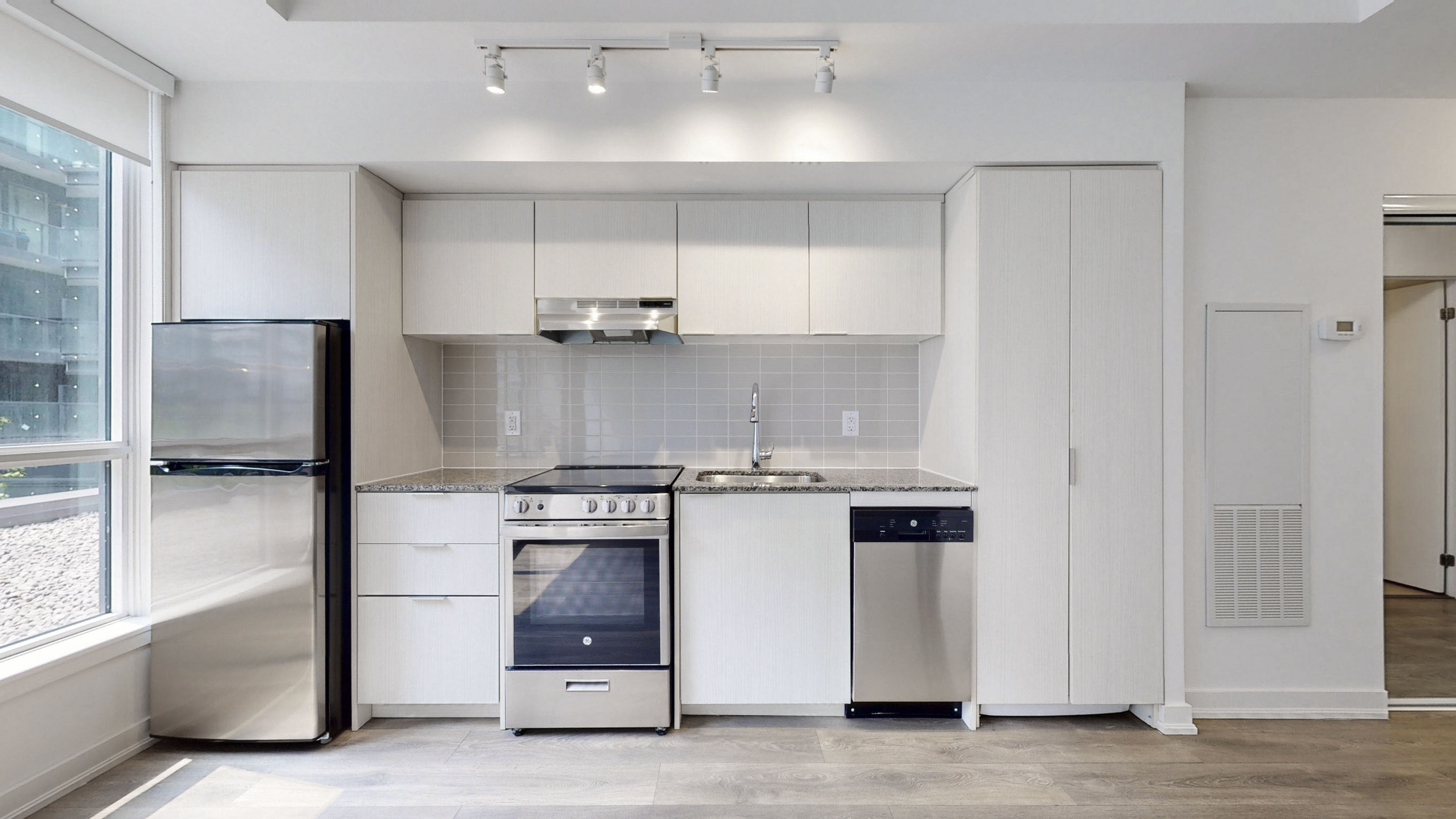 31 Phipps Street, Toronto, ON M4Y 0E5 — photo 2