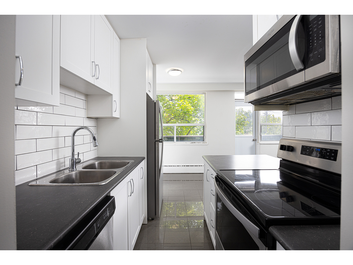 3888 Bathurst Street, Toronto, ON M3H 3N5 — photo 1