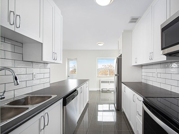 50 Adelaide Avenue East, Oshawa, ON L1G 1Y9 — photo 2