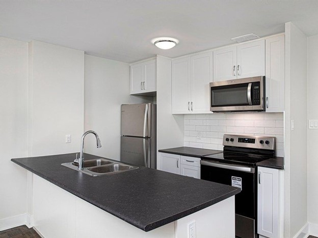 50 Adelaide Avenue East, Oshawa, ON L1G 1Y9 — photo 3