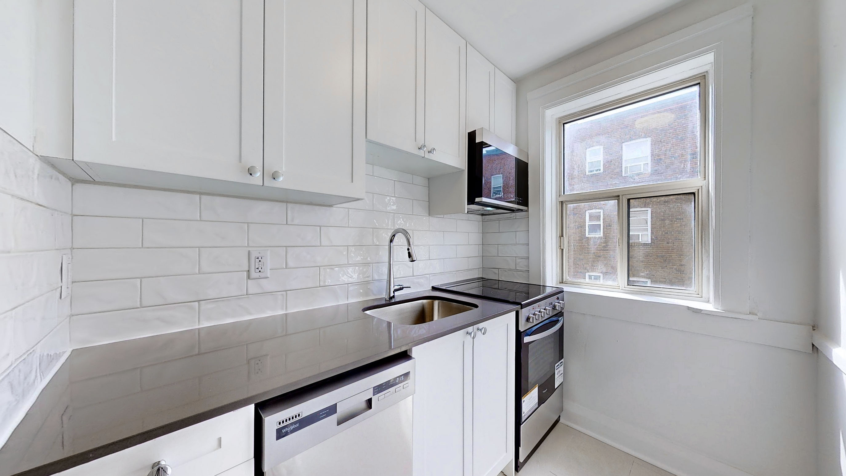 1602 Bathurst, Toronto, ON M5P 3H9 — photo 2