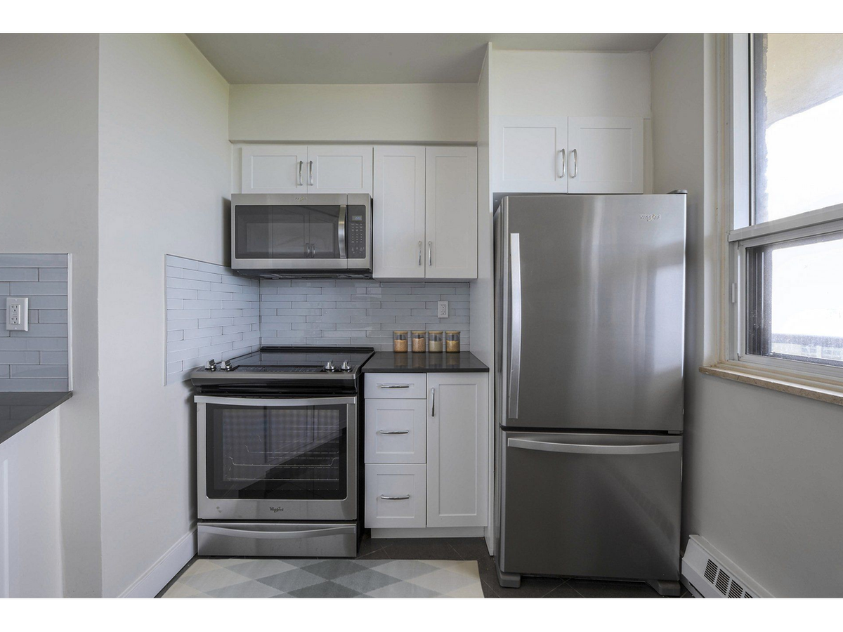 6151 Bathurst St, Toronto, ON M2R 1Z4 — photo 2