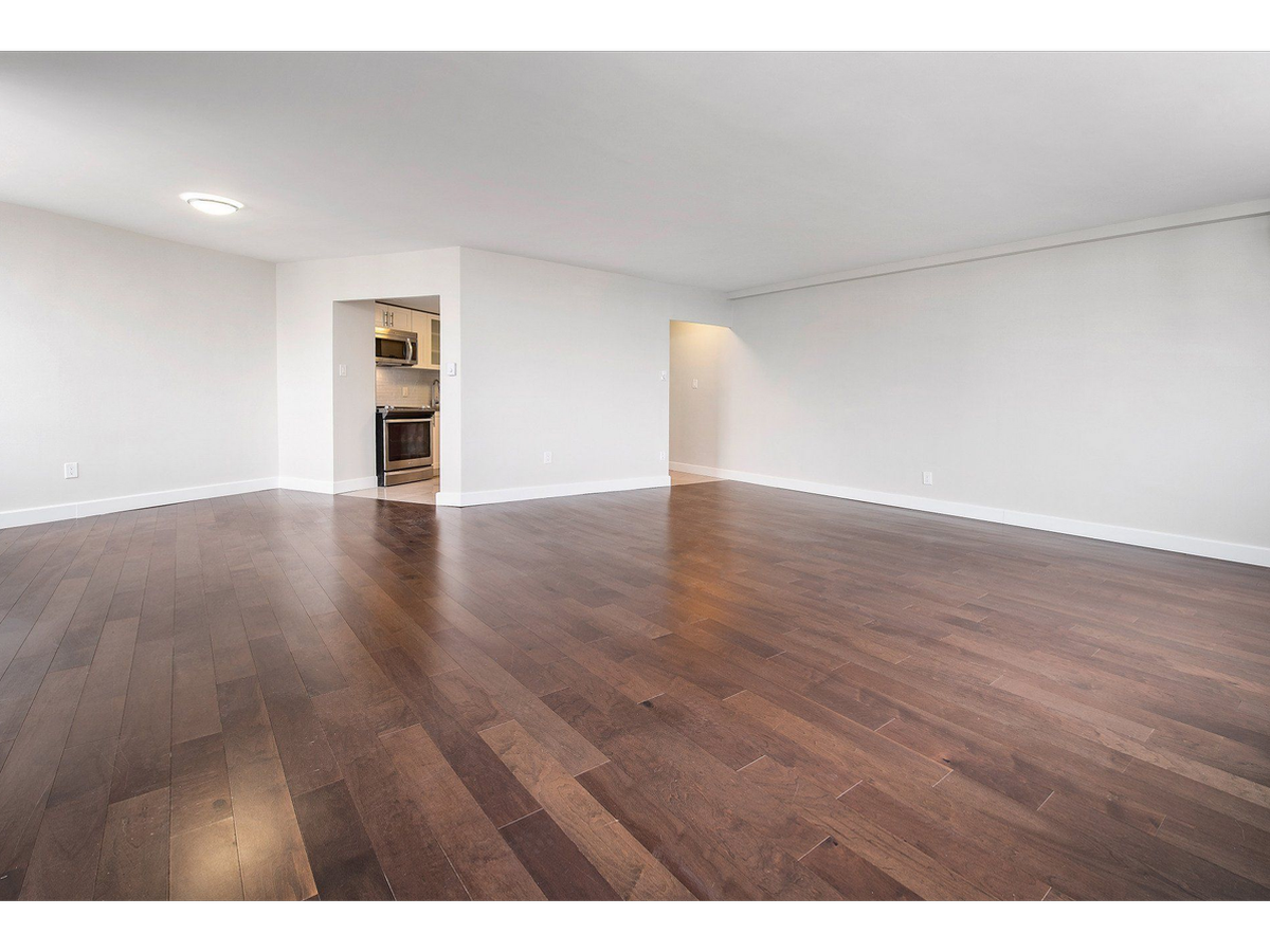 6151 Bathurst St, Toronto, ON M2R 1Z4 — photo 3