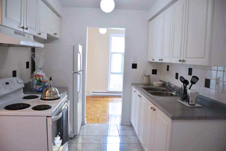 2020-2077 Barsuda Drive, 2025 Ambridge Court, Mississauga, ON L5J 1S4 — photo 2