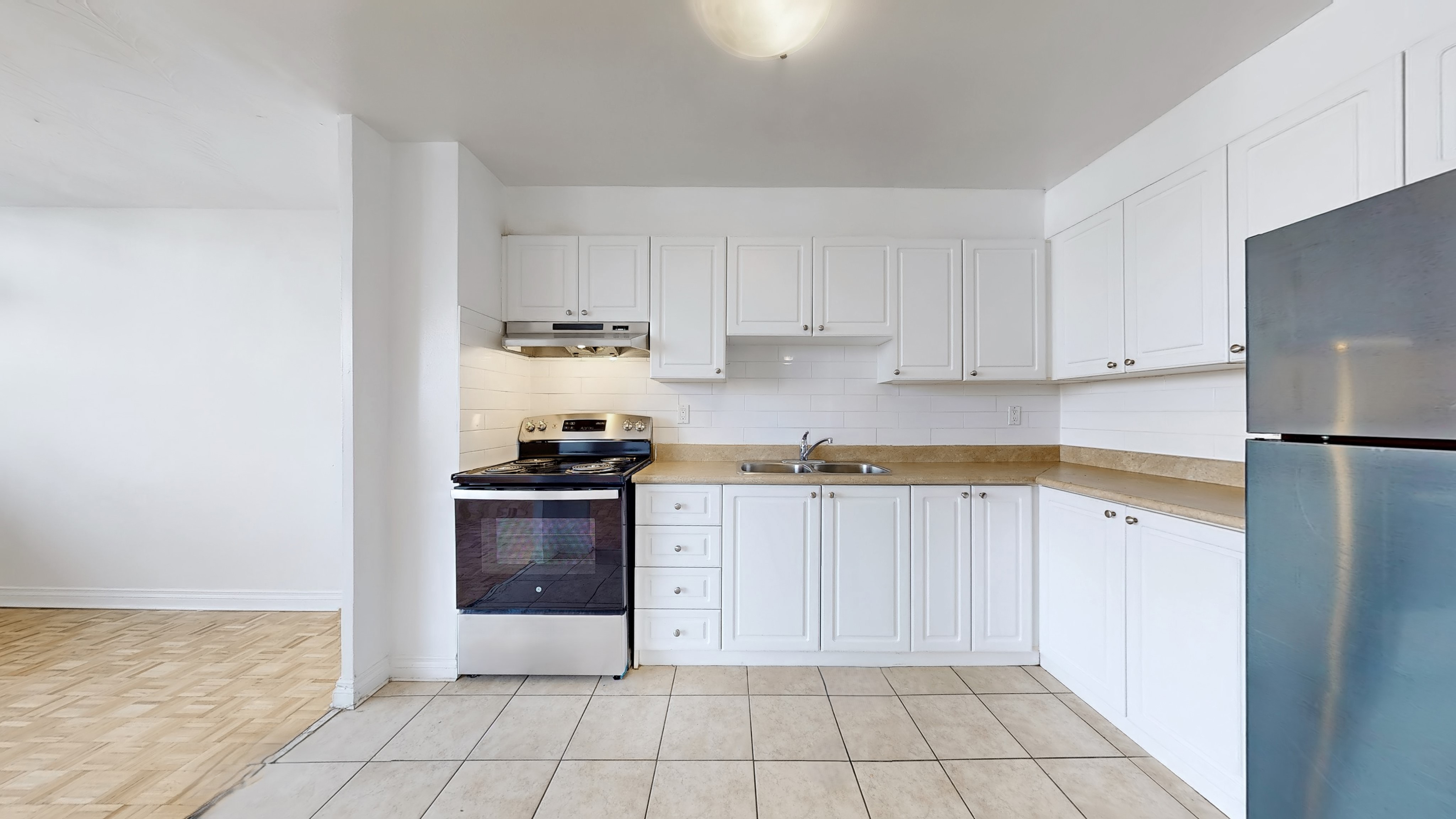 12 Goldfinch Court, North York, ON M2R 2C4 — photo 2