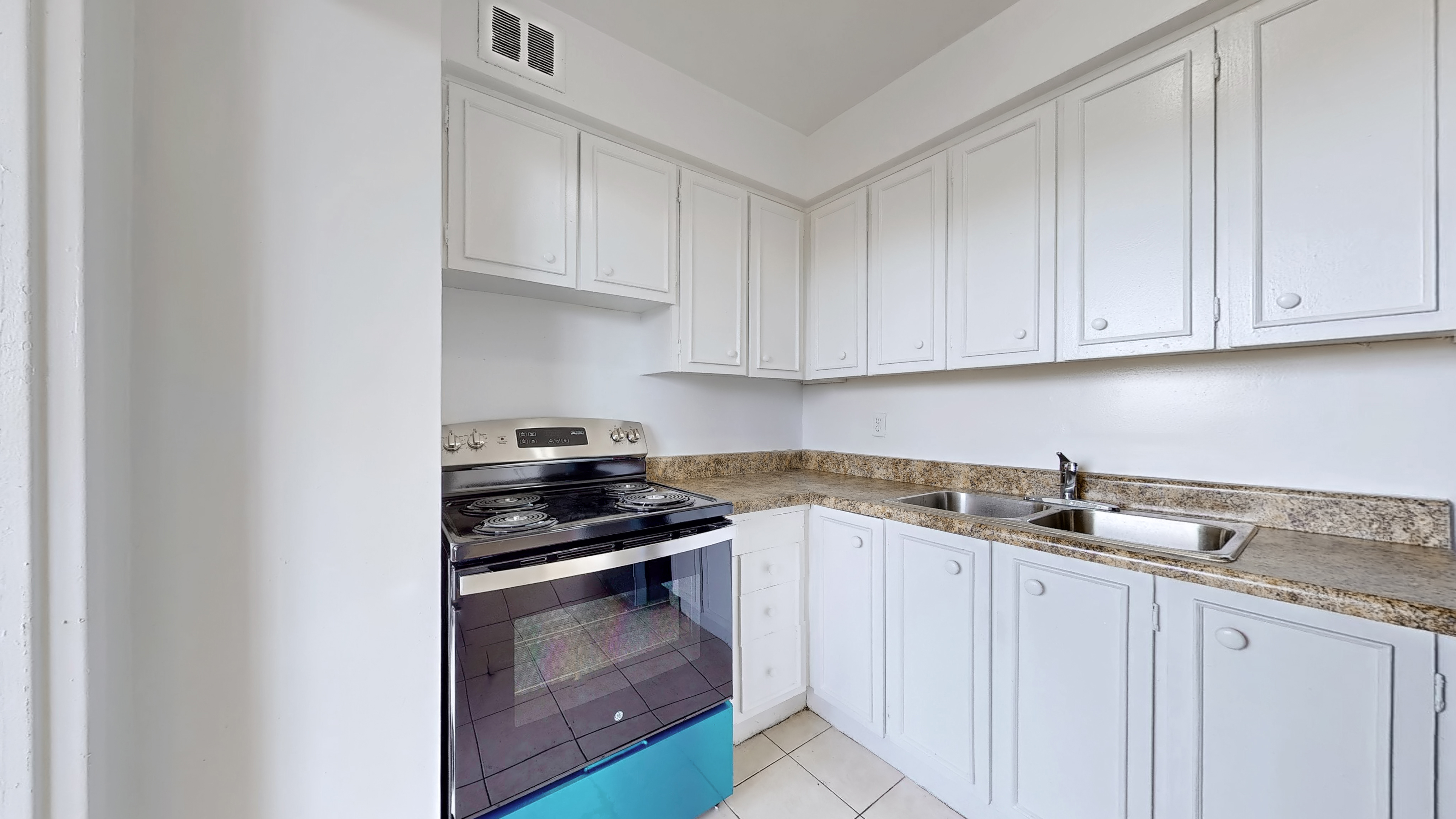 4 Goldfinch Court, North York, ON M2R 2C3 — photo 3