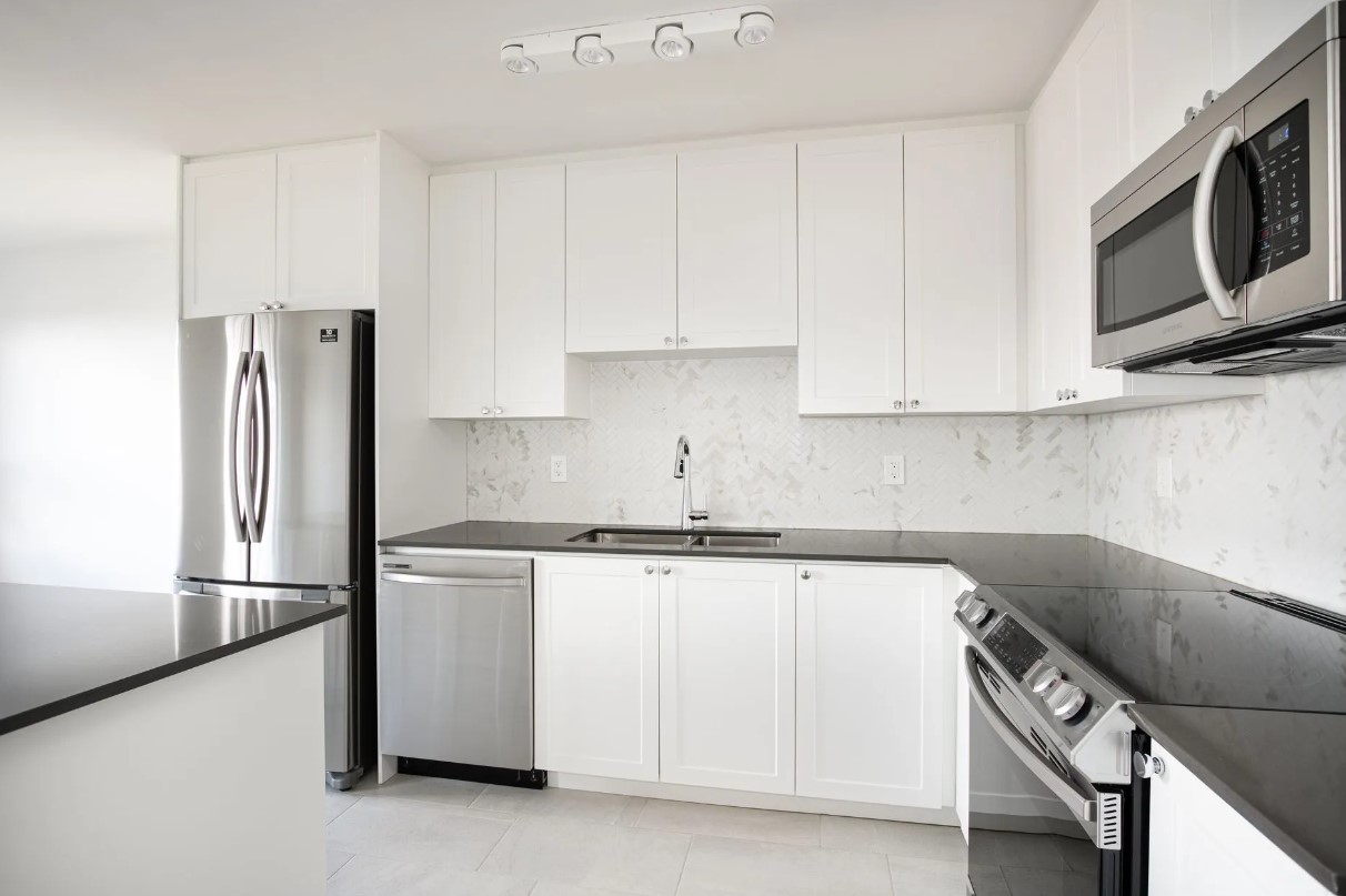 7411 Yonge Street, Thornhill, ON L3T 2B6 — photo 2