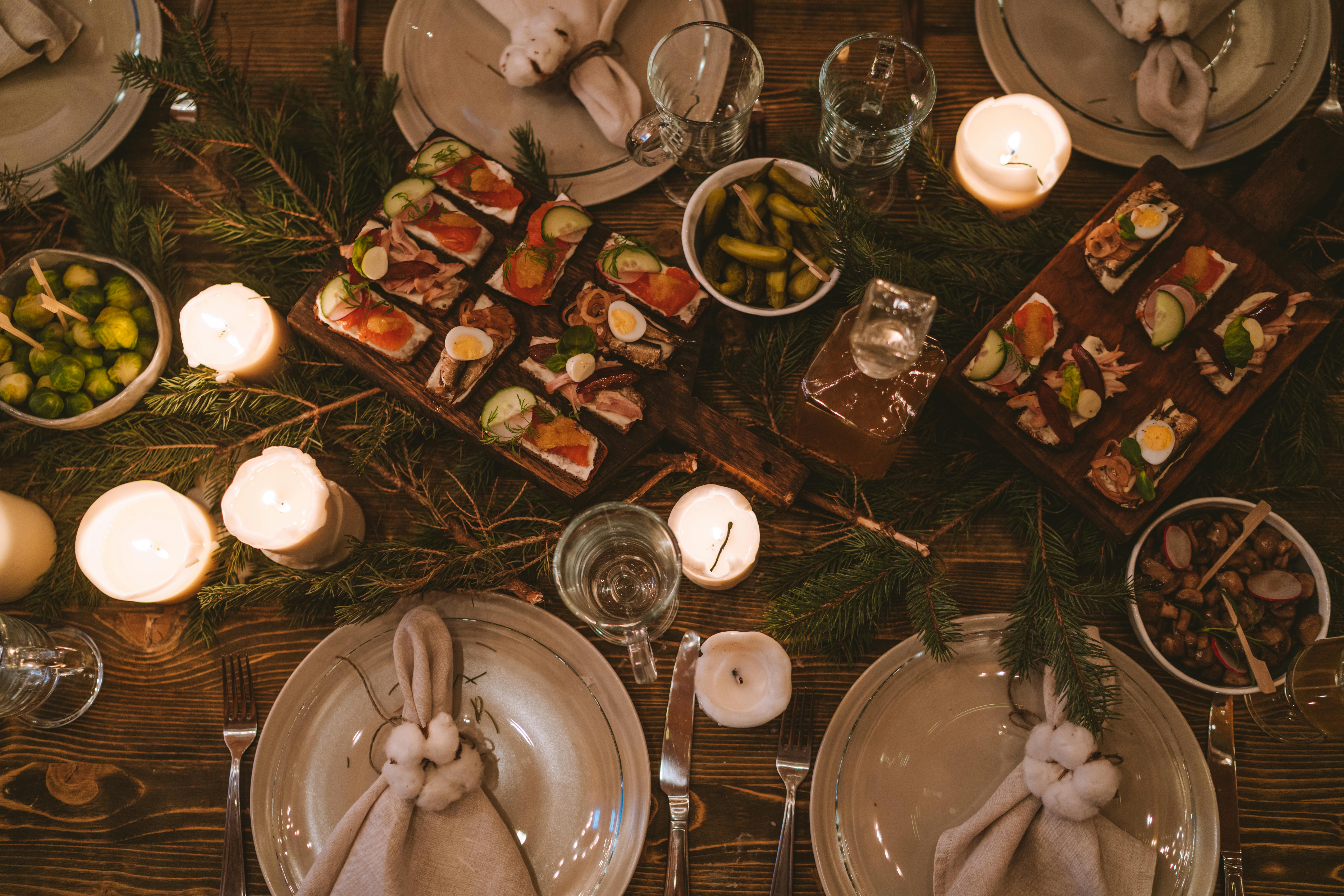 How to throw a great dinner party  Image