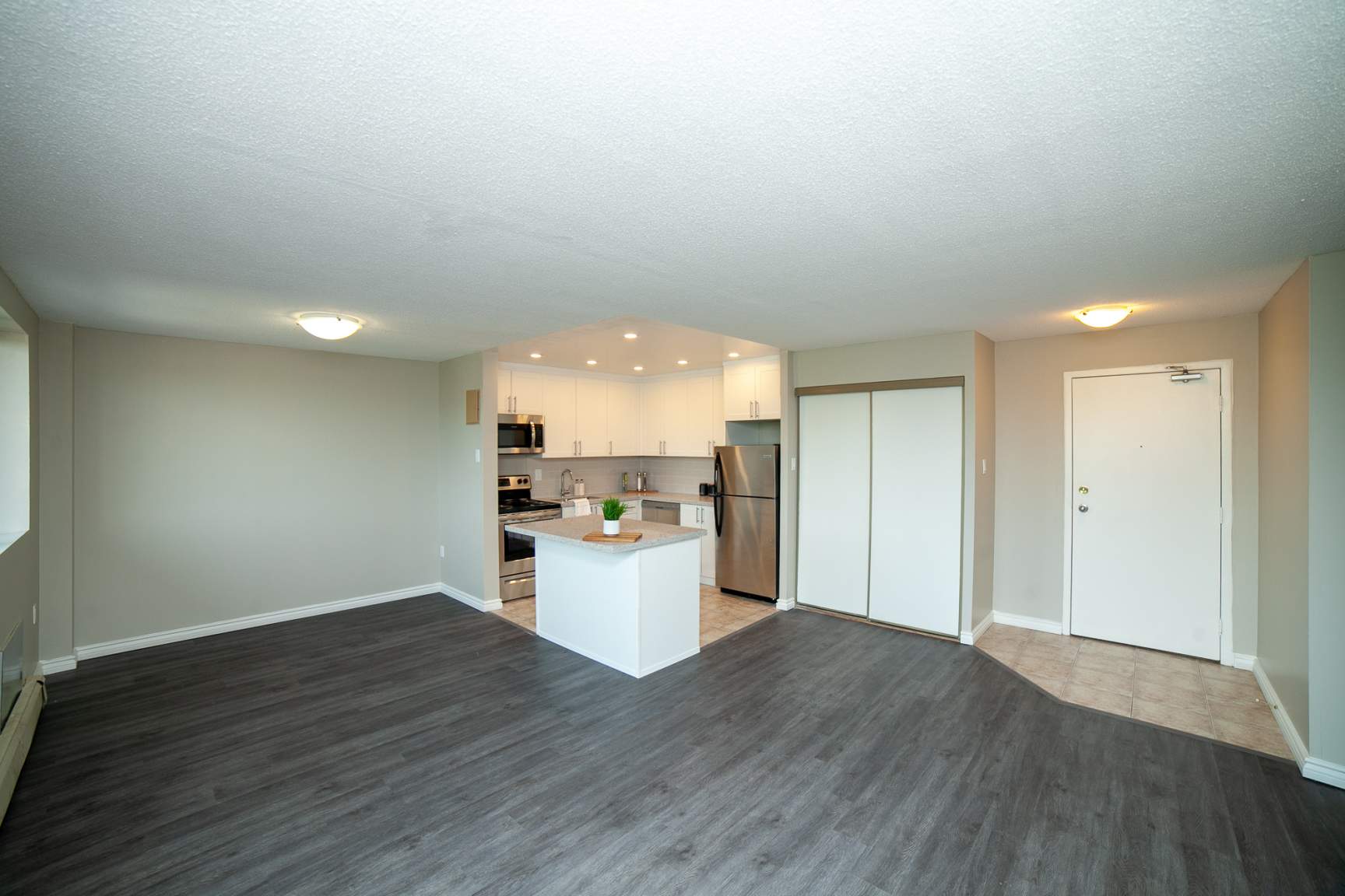 Riverside Towers - 472 6th Ave., Hanover, ON