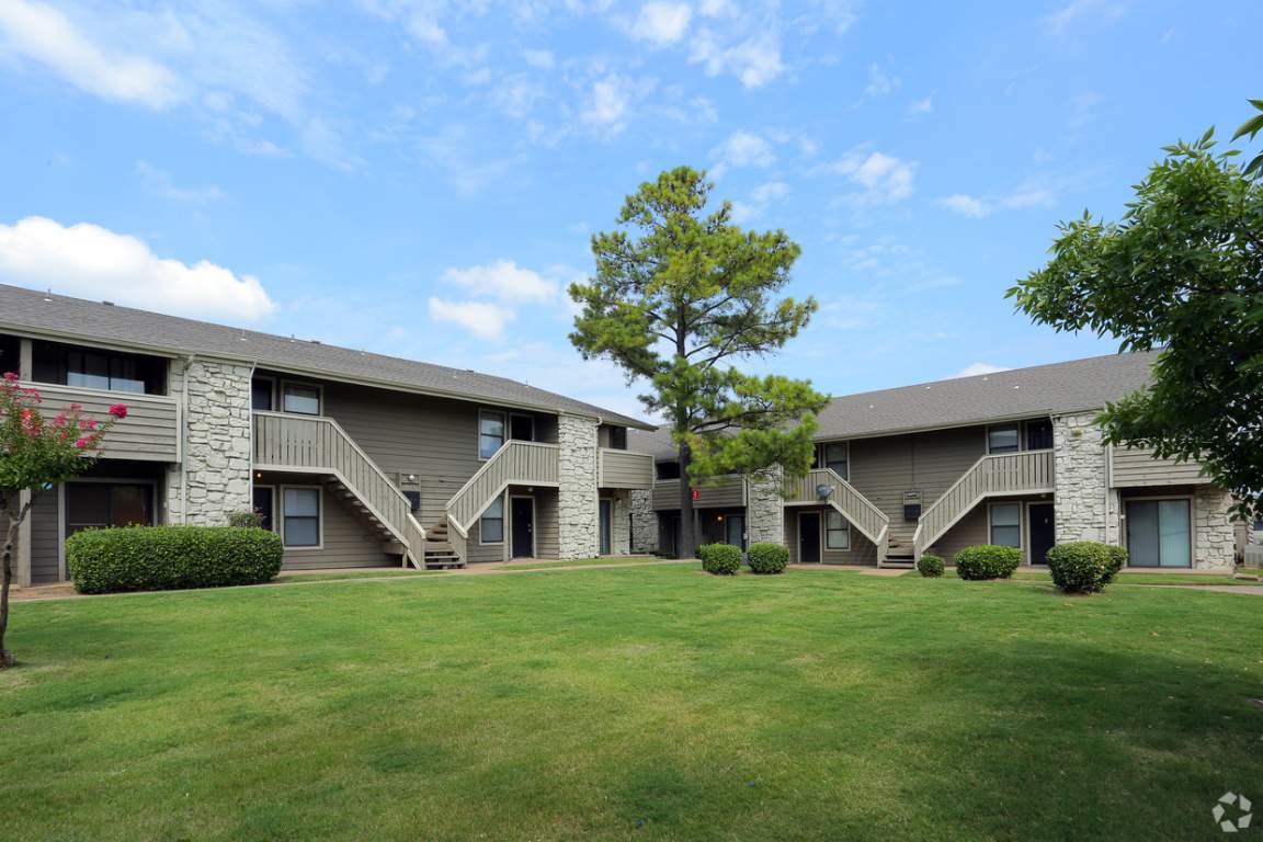 EXPERIENCE MIDTOWN TULSA Cobblestone Apartments