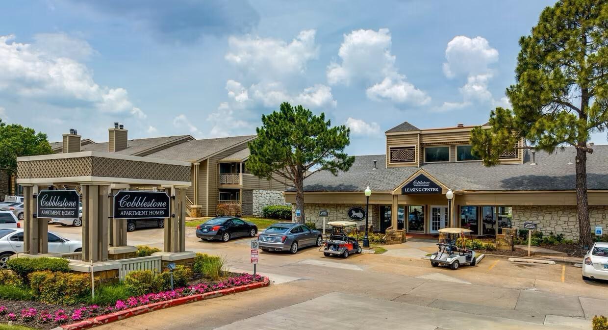 EXPERIENCE MIDTOWN TULSA Cobblestone Apartments